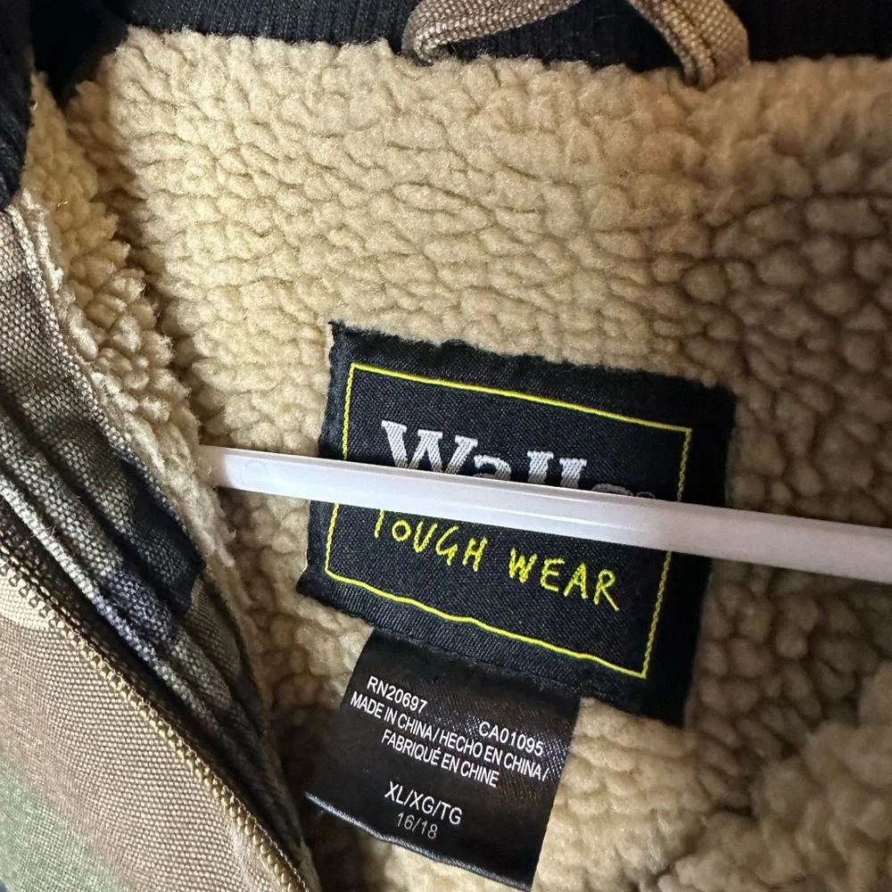 Walls Tough Wear Camo Jacket Boys size 16-18 - Picture 3 of 5